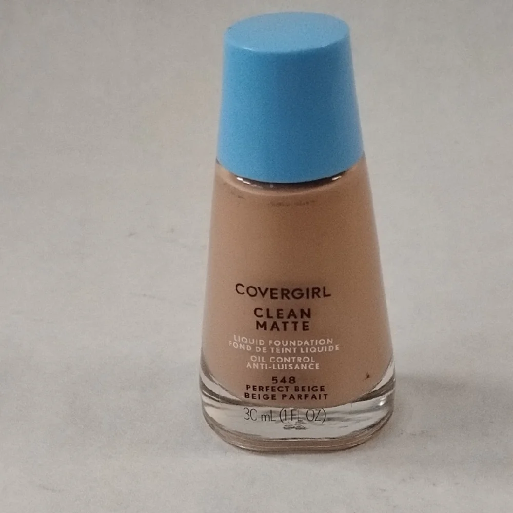 COVERGIRL Clean Matte Liquid Foundation 548 Perfect Beige 1 fl oz Liquid Fresh